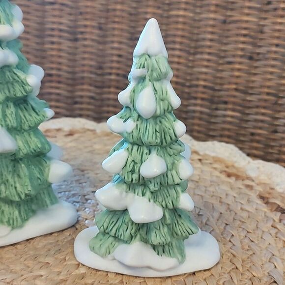 Dept 56 Heritage Village Snow Capped Pine Tree Accessories Set of 2 Vintage - Picture 2 of 6